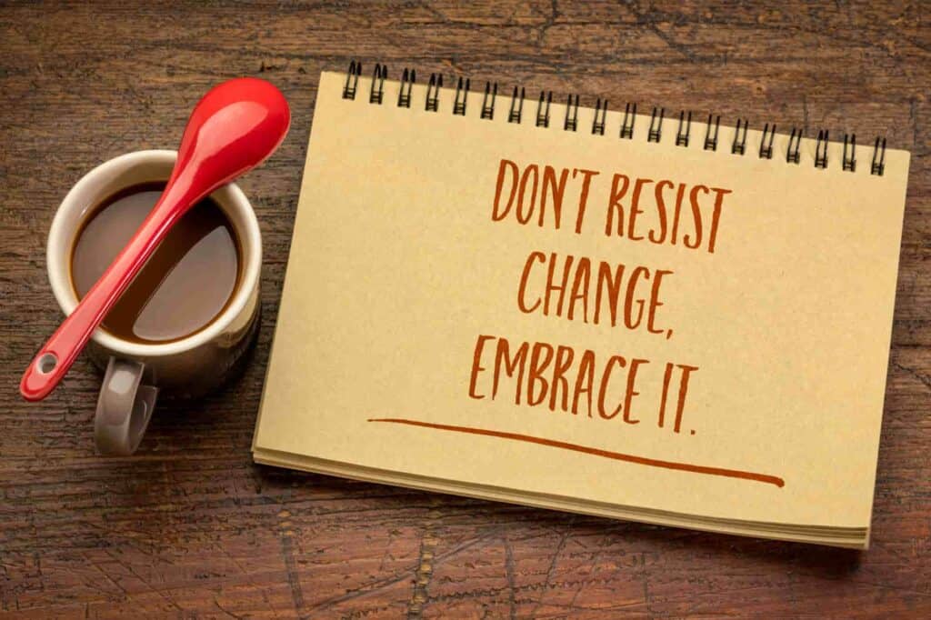 A note stating to embrace change as an opportunity rather than resisting it.